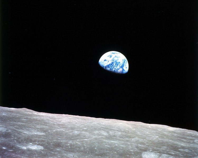 Most Iconic Photos Of The 1960s Earthrise