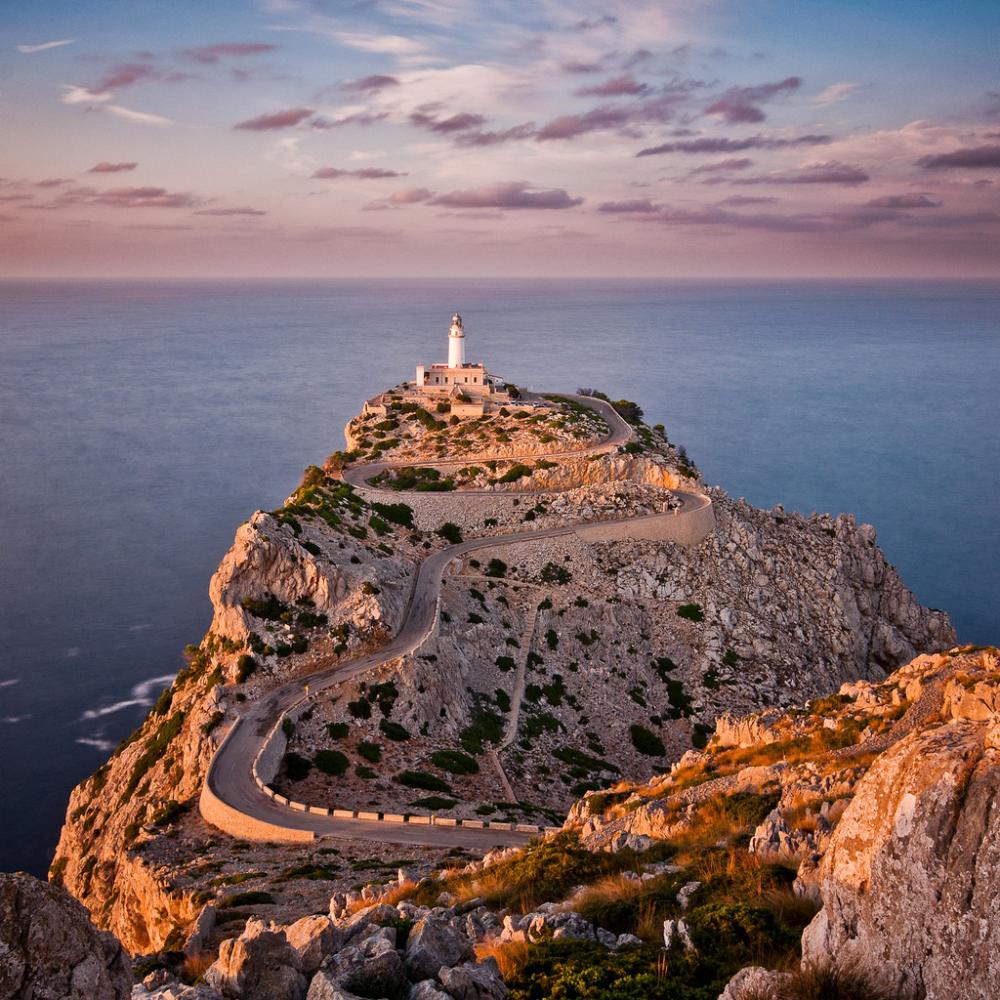 lighthouse-mallorca-spain.jpg (1000×1000)