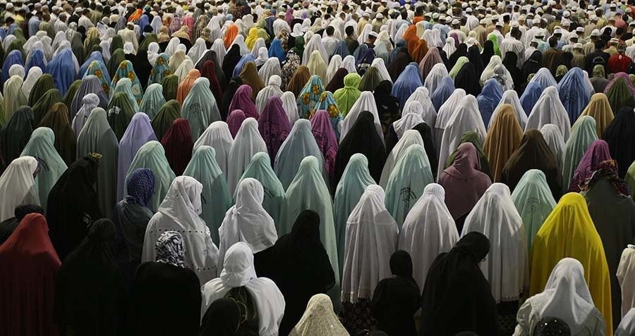Risultati immagini per women islam